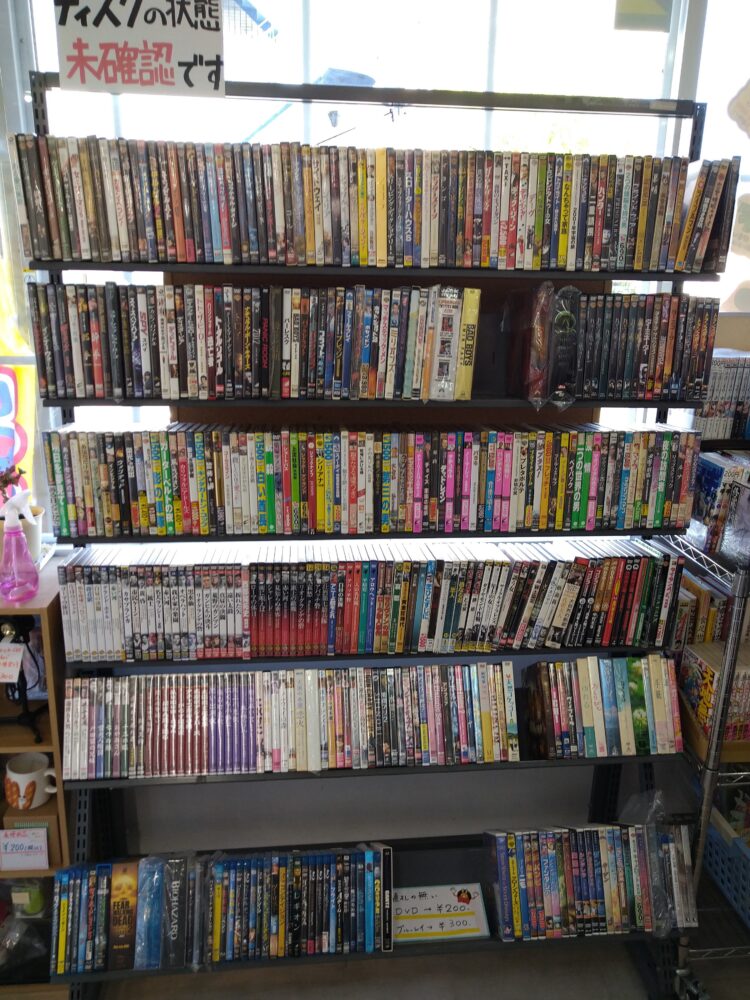 中古DVDの店頭販売コーナーのご紹介｜DVDの買取りもレコちゃんカンパニー酒々井店へお任せください。